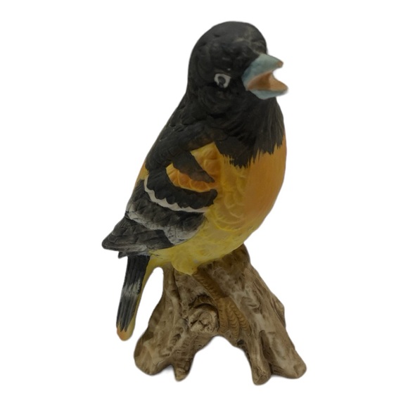 Porcelain oriole figurine 4” tall made in Japan mint condition - Picture 2 of 6